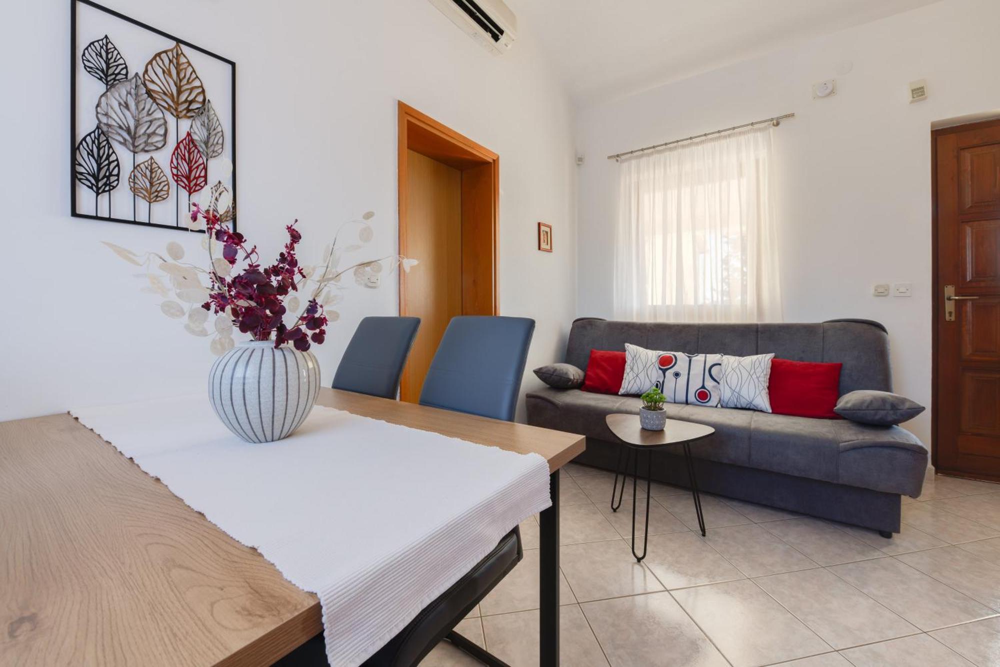 Villa Livia With Three Nice Apartments, Swimming Pool, Childrens Playground, Barbecue And Free Parking Ližnjan المظهر الخارجي الصورة