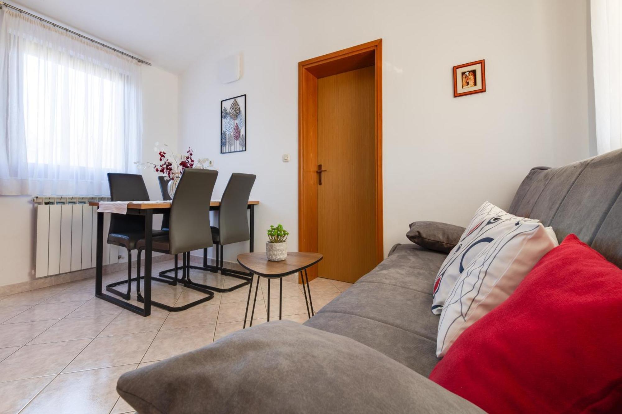 Villa Livia With Three Nice Apartments, Swimming Pool, Childrens Playground, Barbecue And Free Parking Ližnjan المظهر الخارجي الصورة