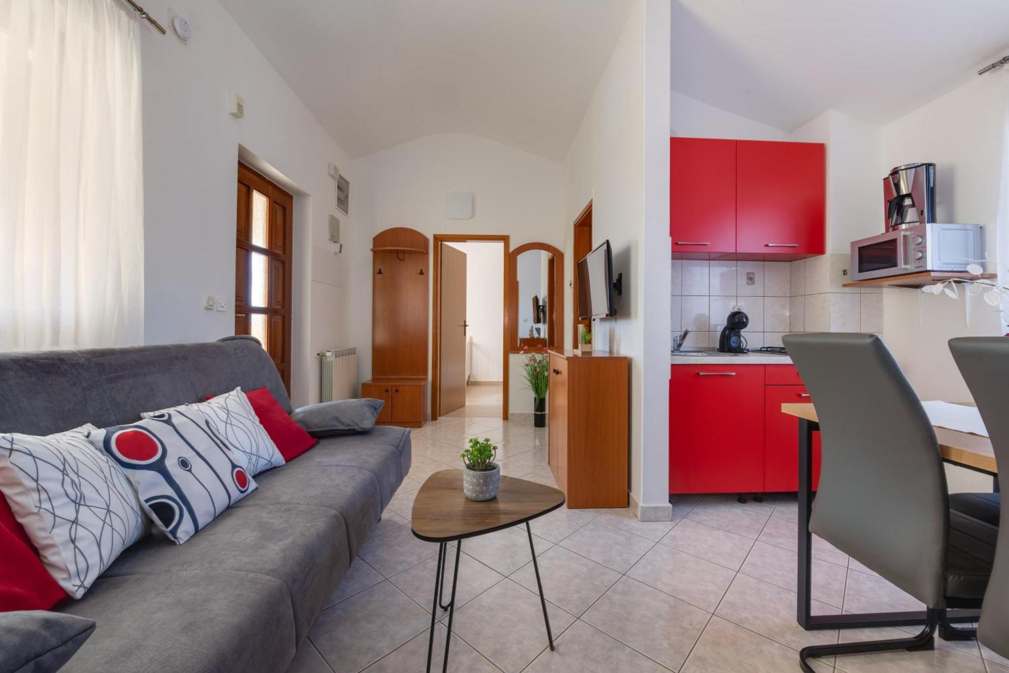Villa Livia With Three Nice Apartments, Swimming Pool, Childrens Playground, Barbecue And Free Parking Ližnjan المظهر الخارجي الصورة
