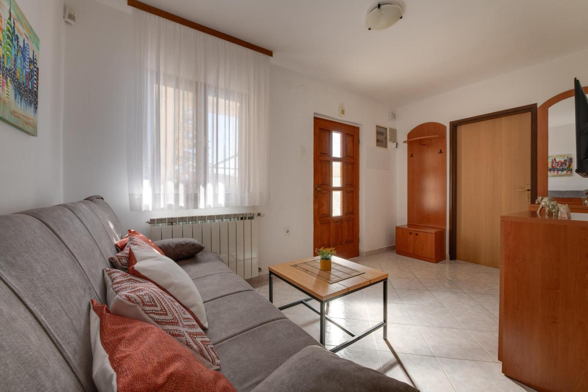 Villa Livia With Three Nice Apartments, Swimming Pool, Childrens Playground, Barbecue And Free Parking Ližnjan المظهر الخارجي الصورة