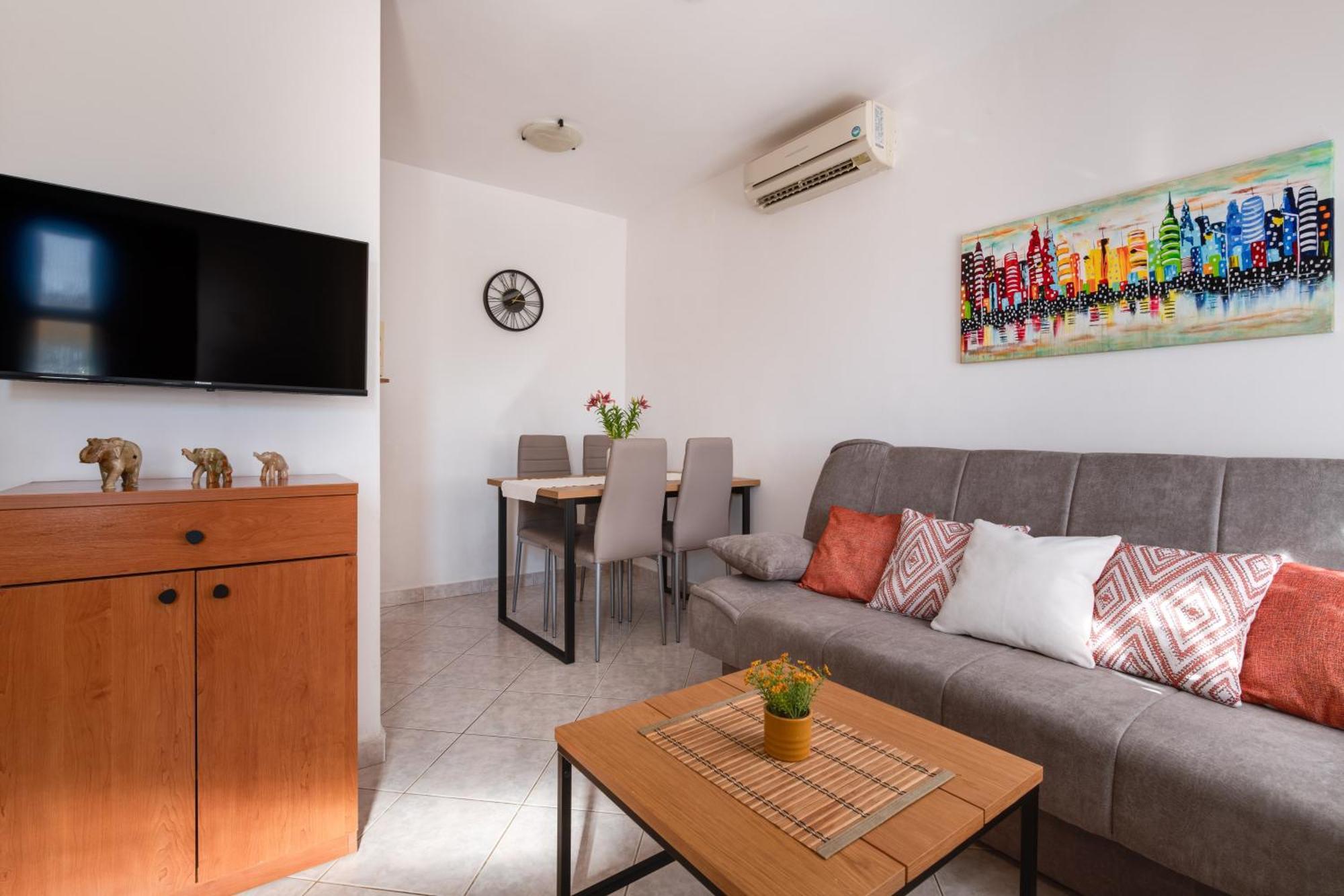 Villa Livia With Three Nice Apartments, Swimming Pool, Childrens Playground, Barbecue And Free Parking Ližnjan المظهر الخارجي الصورة